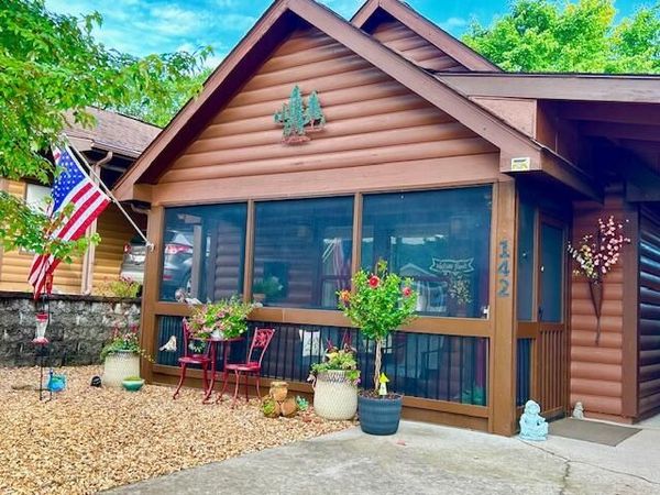 142 Nature'S Way, Hollister, MO 65672