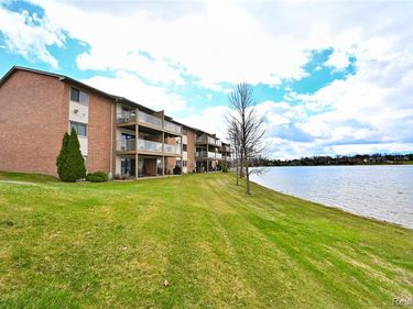 1966 Klingensmith Road , Bloomfield Hills, MI 48302