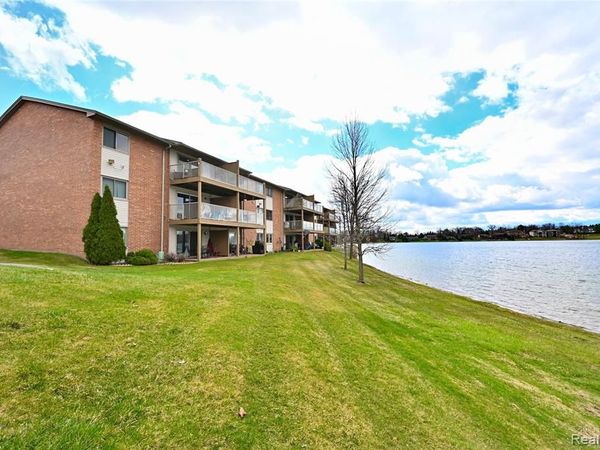 1966 Klingensmith Road, Bloomfield Hills, MI 48302