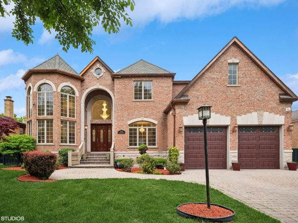 3832 W Chase Avenue , Lincolnwood, IL 60712