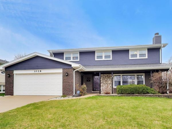 1028 S Beechwood Drive, Mount Prospect, IL 60056