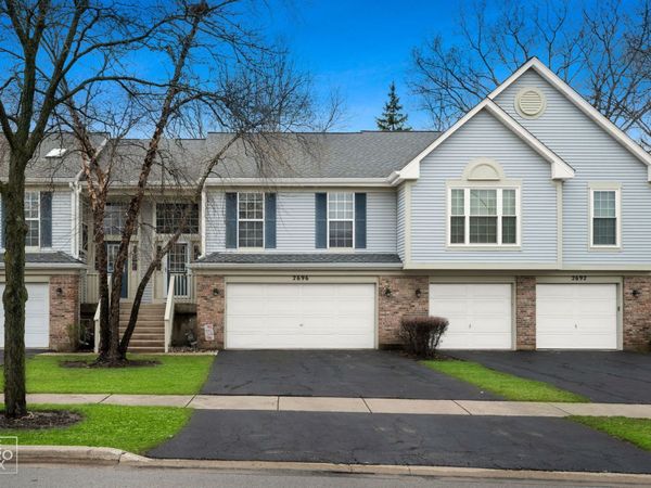 2696 S Embers Lane, Arlington Heights, IL 60005
