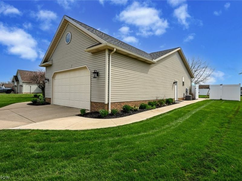 2861 Lauren Circle NW, Massillon, OH 44647 Photo 2