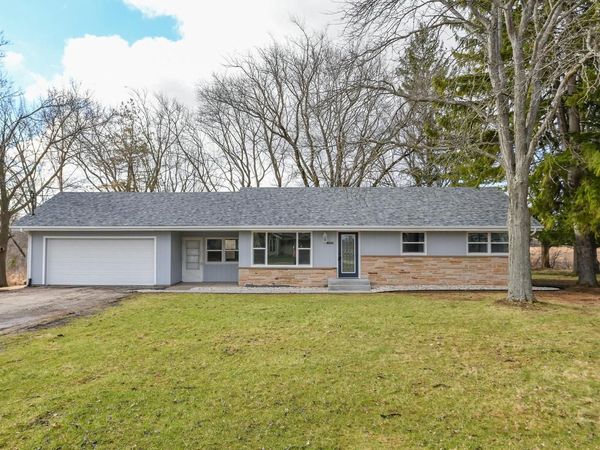 10905 W Oakwood DRIVE, Franklin, WI 53132