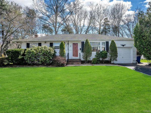 5 Vegas Court , Plainview, NY 11803