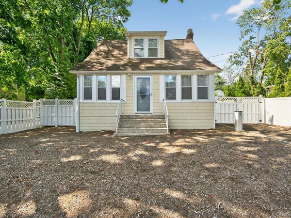 87 8th Avenue , Huntington Station, NY 11746