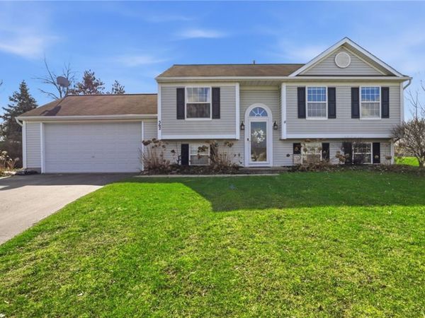 562 Crows Nest Lane, Macedon, NY 14502