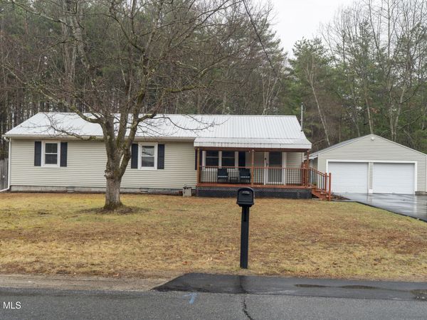 18 Pinewood Road, Queensbury, NY 12804