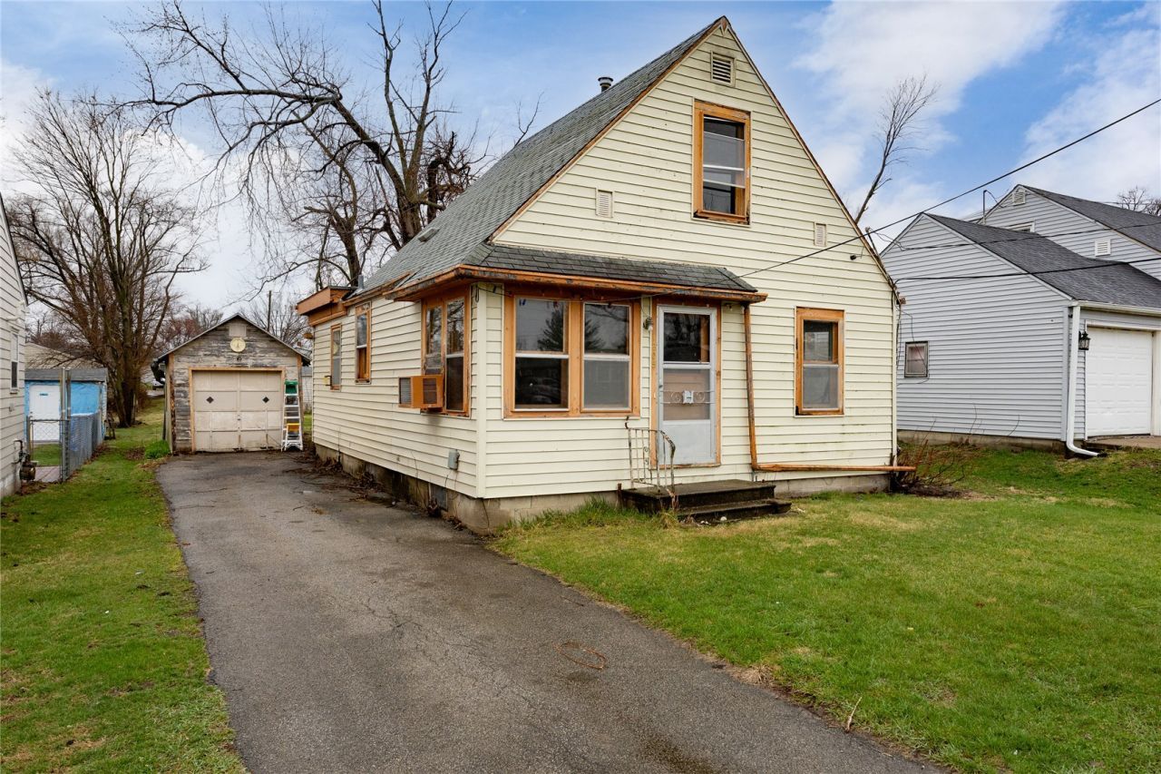 1205 33rd Street Ne, Cedar Rapids, IA 52402 Main Photo