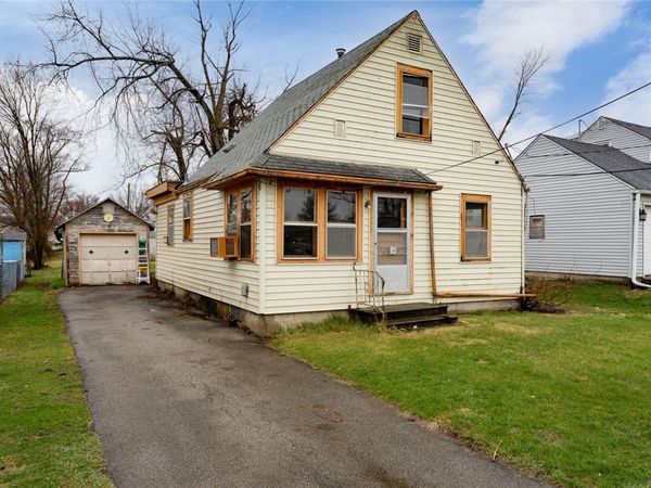 1205 33rd Street NE, Cedar Rapids, IA 52402