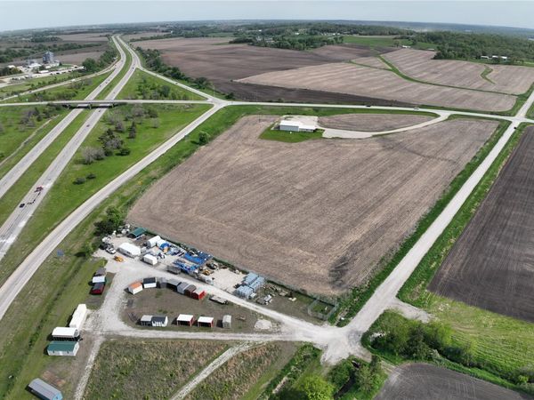 4299 Lewis Access Road, Center Point, IA 52213