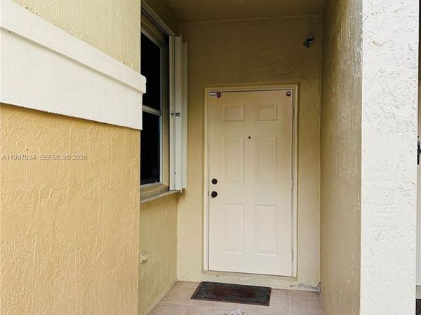 Unit 4, Weston, FL 33327
