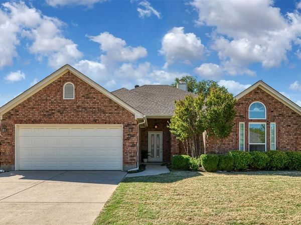 1057 Springwood Drive, Saginaw, TX 76179