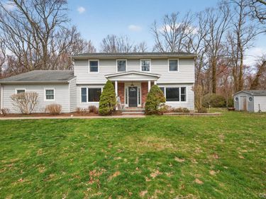 2 Fenimore Lane, Huntington, NY 11743