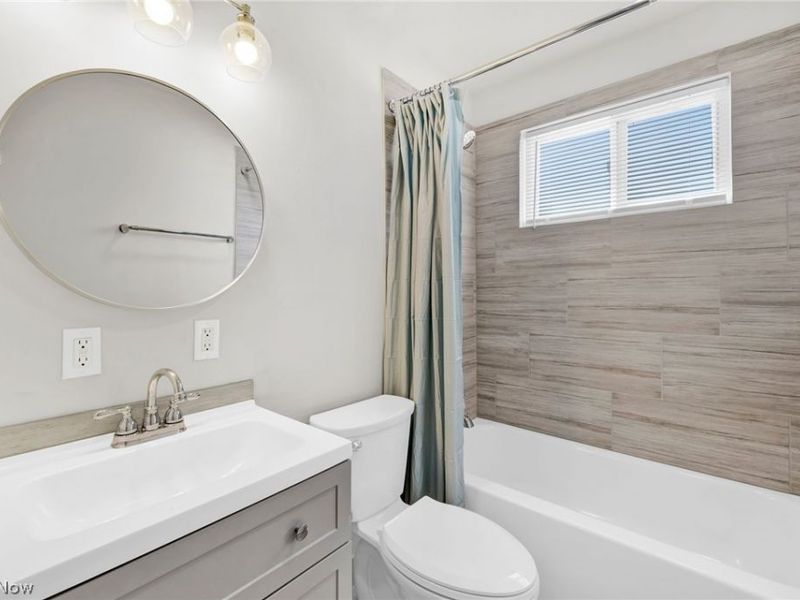 16159 Bowfin Boulevard , Brook Park, OH 44142 Photo 13