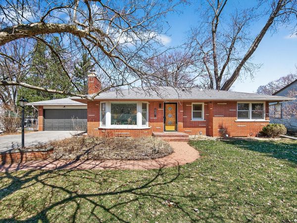 635 Shryer Avenue W, Roseville, MN 55113