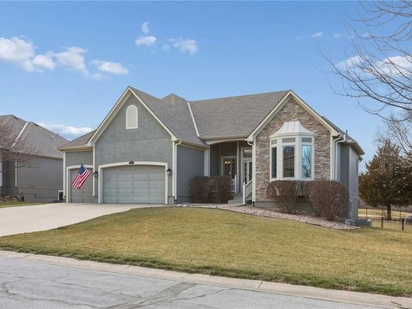 15002 S Glen Eyrie Street, Olathe, KS 66061