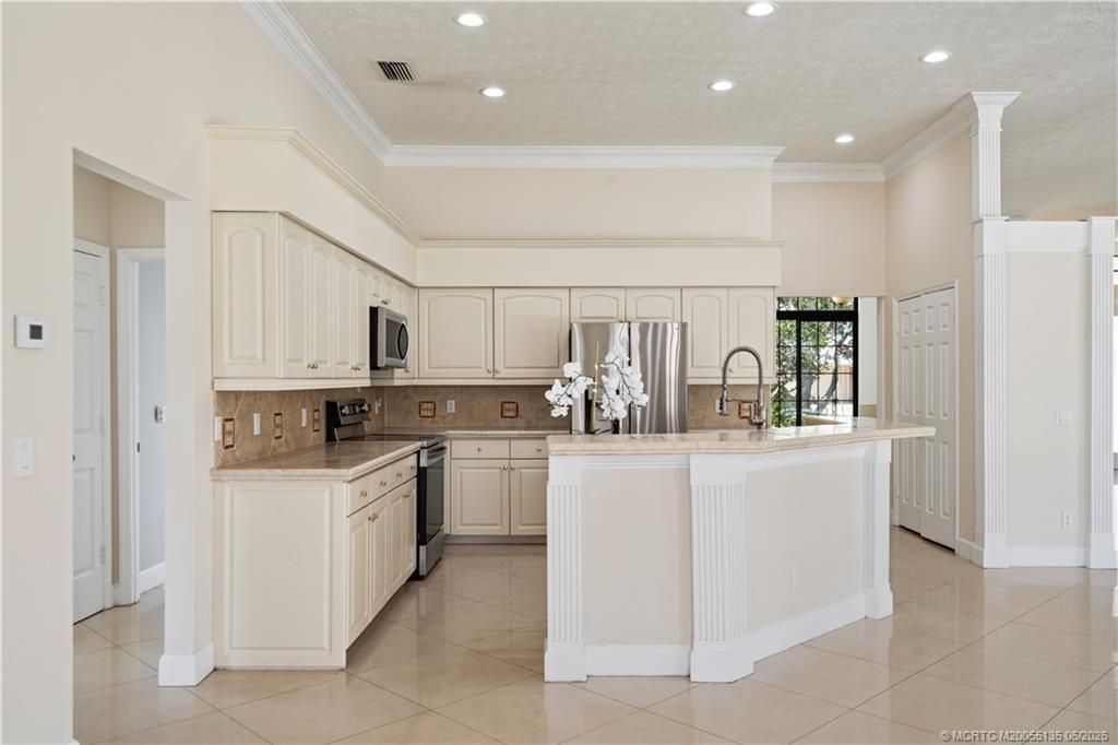 1102 SE Strathmore Drive, Port Saint Lucie, FL 34952 Photo