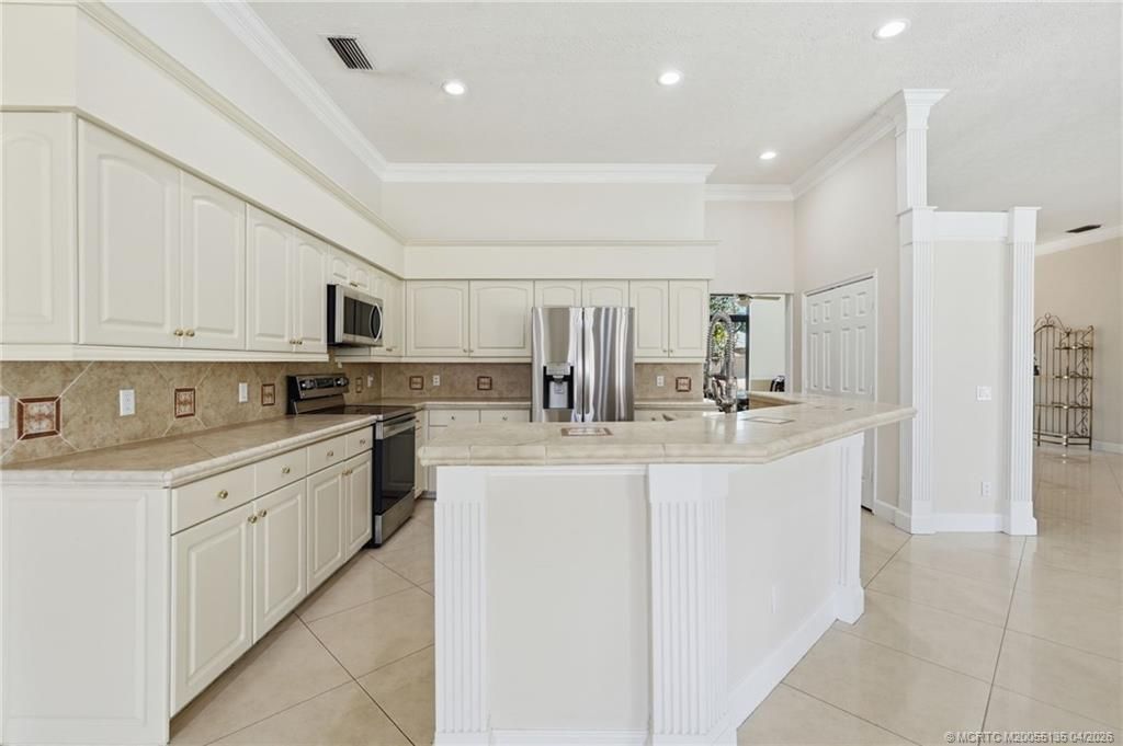 1102 SE Strathmore Drive, Port Saint Lucie, FL 34952 Photo