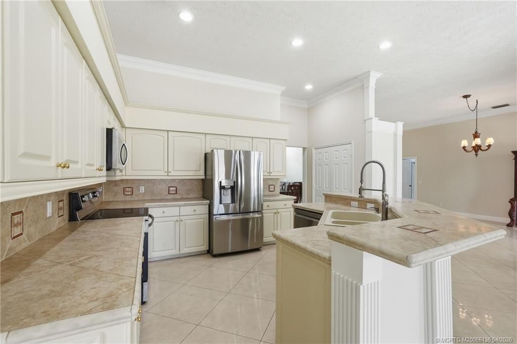 1102 SE Strathmore Drive, Port Saint Lucie, FL 34952 Photo