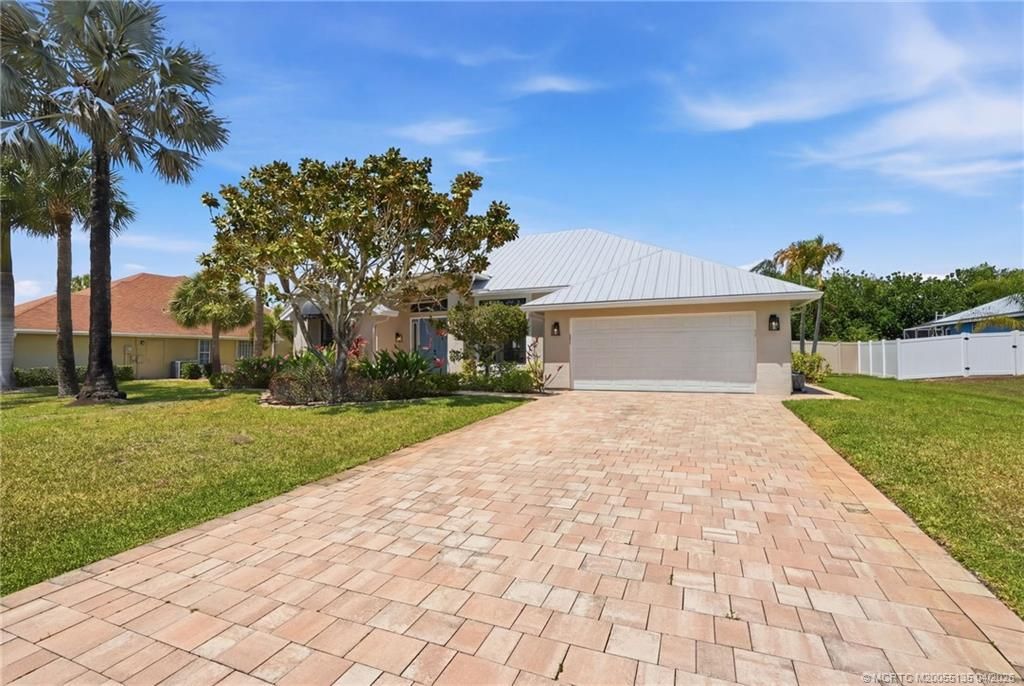 1102 SE Strathmore Drive, Port Saint Lucie, FL 34952 Photo