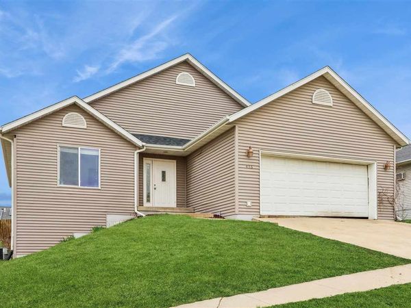 436 Maddie Ln, Tiffin, IA 52340