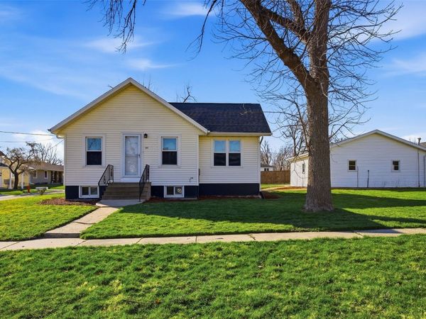 101 1st Avenue, Springville, IA 52336