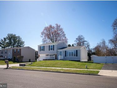 3221 CLARIDGE ROAD, BENSALEM, PA 19020