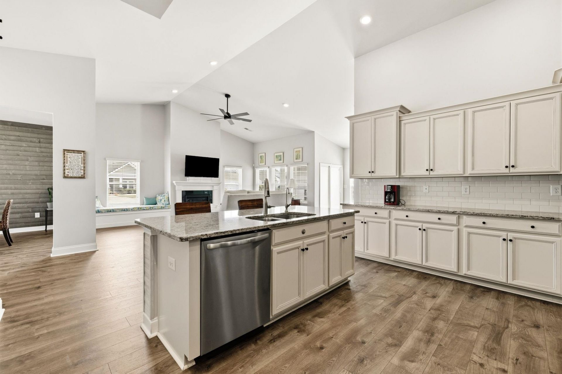 213 Sherwood Dr. Photo 4