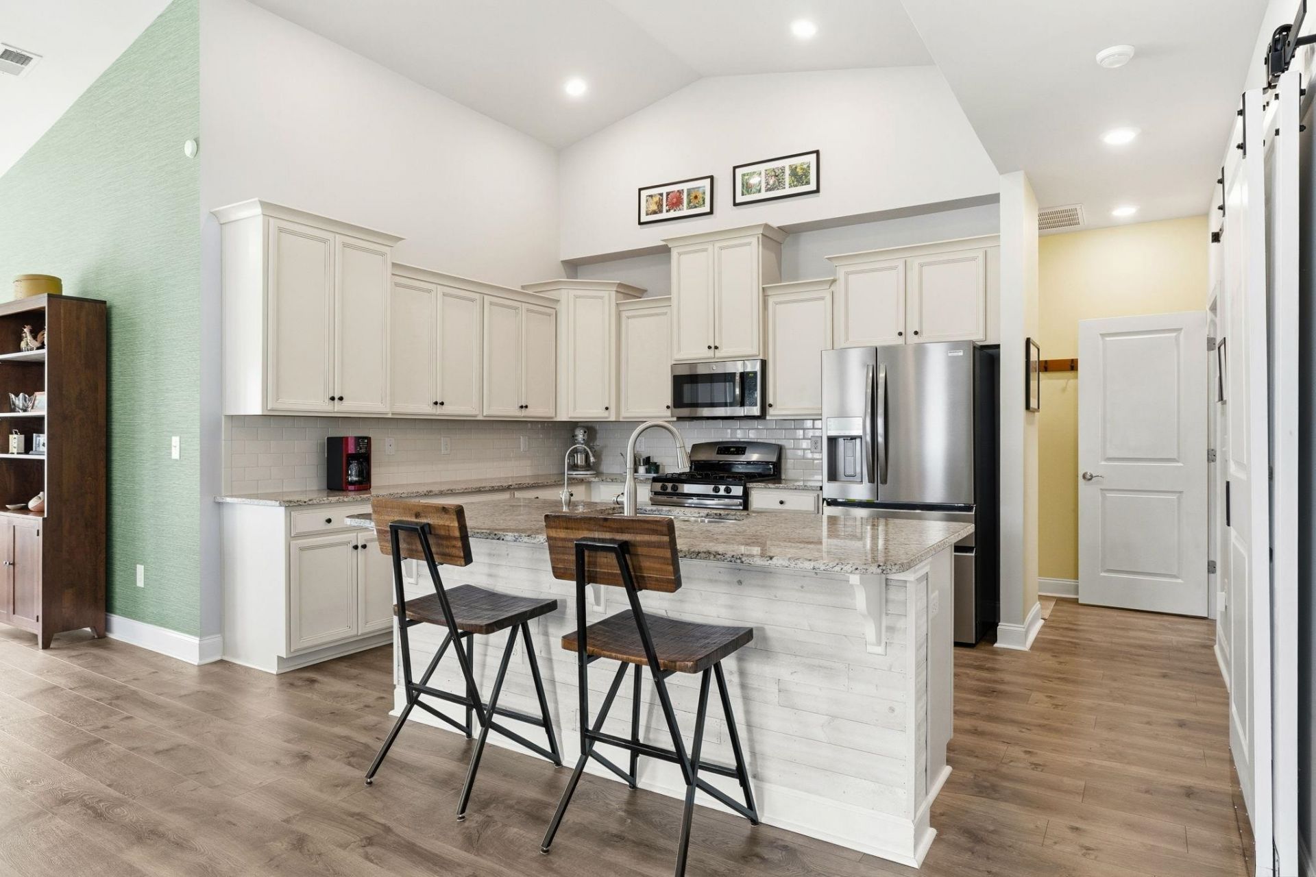 213 Sherwood Dr. Photo 4