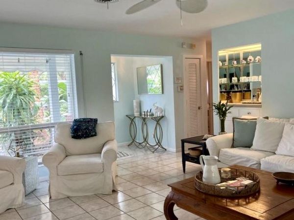 301 SW 8th Terrace, Boca Raton, FL 33486