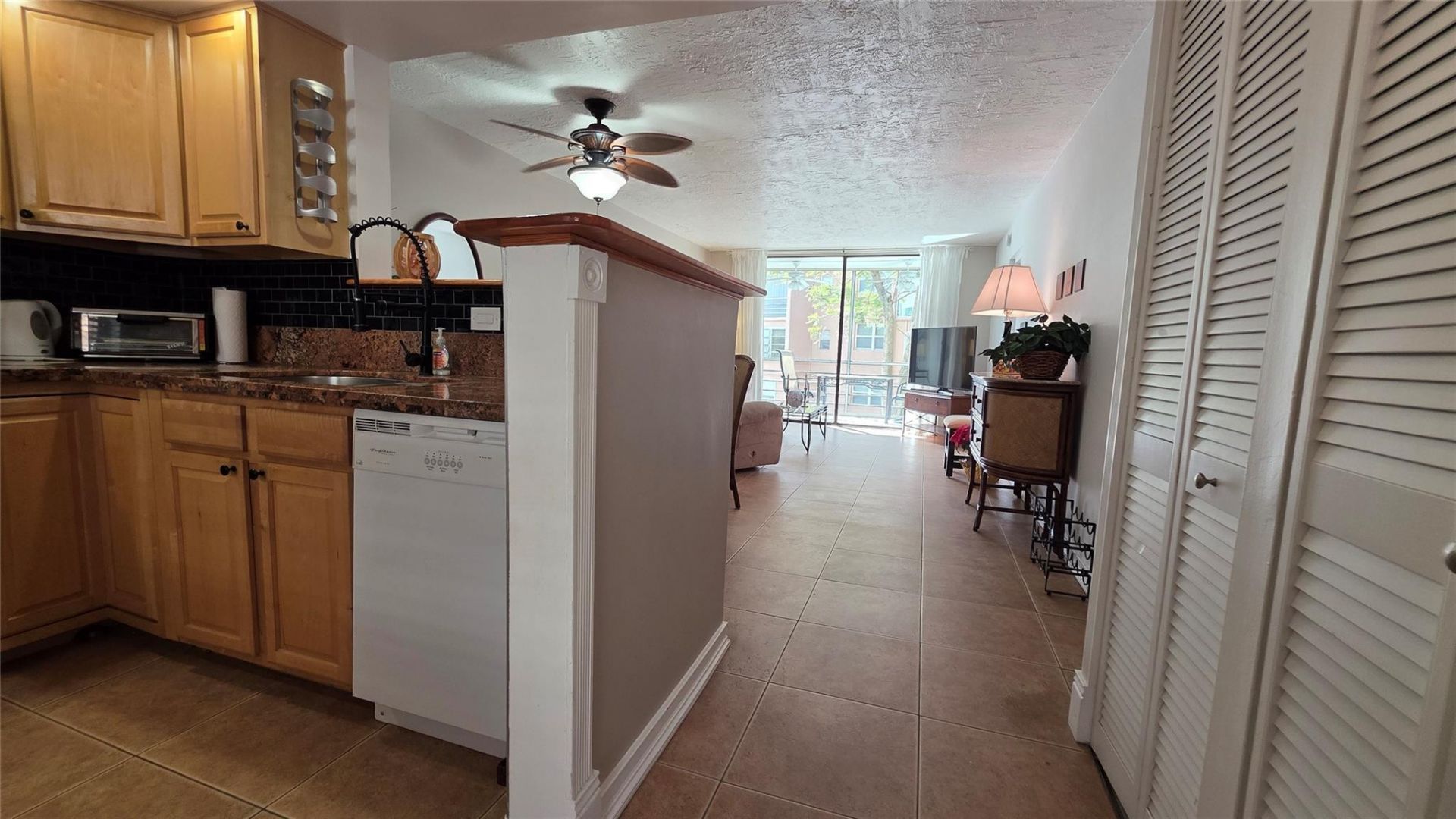 2801 Somerset Drive, Unit 211, Lauderdale Lakes, FL 33311 Photo