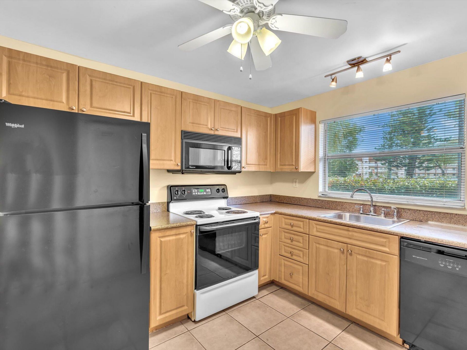 9301 Sunrise Lakes Boulevard, Sunrise, FL 33322 Photo