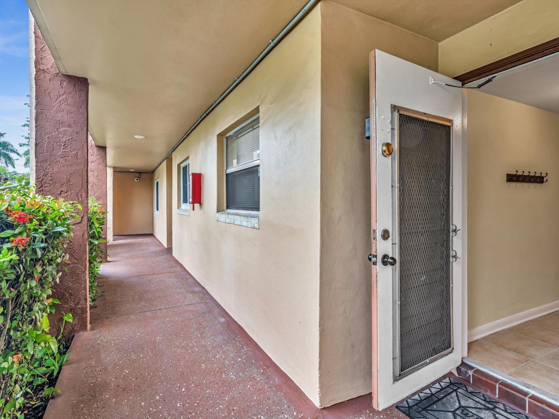 9301 Sunrise Lakes Boulevard, Sunrise, FL 33322 Photo