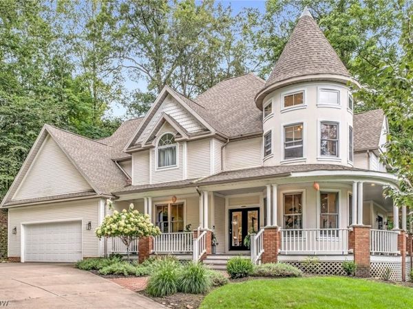 8851 Spring Valley Drive , Broadview Heights, OH 44147