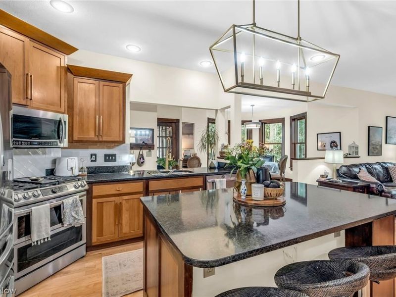 8851 Spring Valley Drive , Broadview Heights, OH 44147 Photo 13