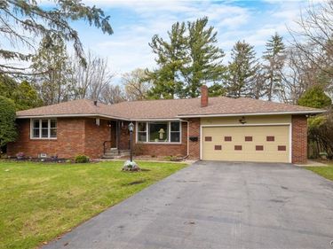 228 Ridgecrest Road , Syracuse, NY 13214