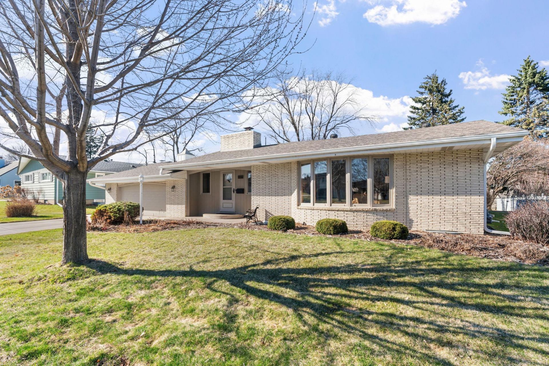 3317 Wendhurst Avenue , Saint Anthony, MN 55418