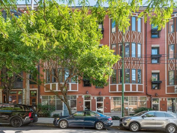 821 W Superior Street , Unit 3, Chicago, IL 60642