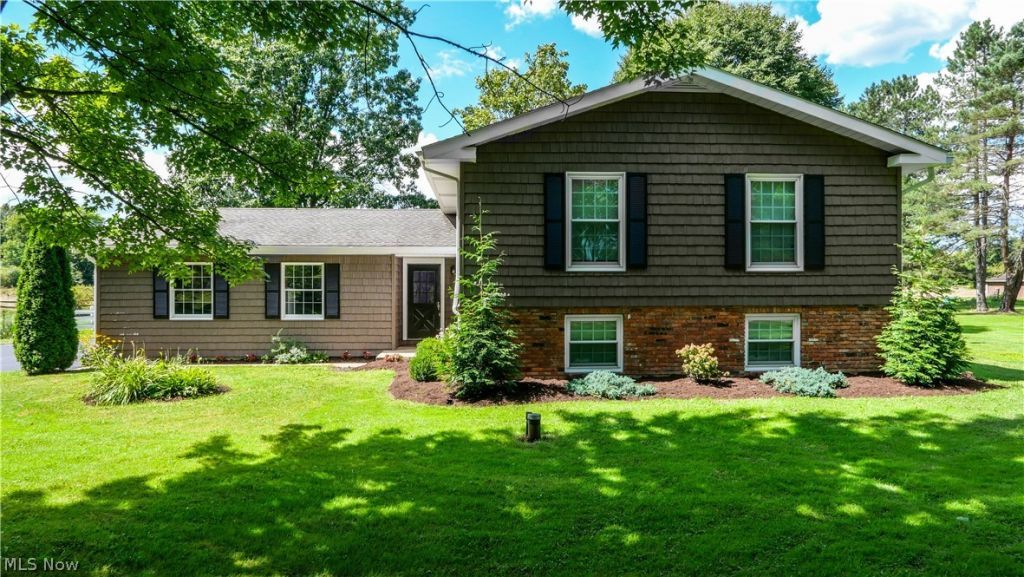 16130 Lucky Bell Lane, Newbury, OH 44065