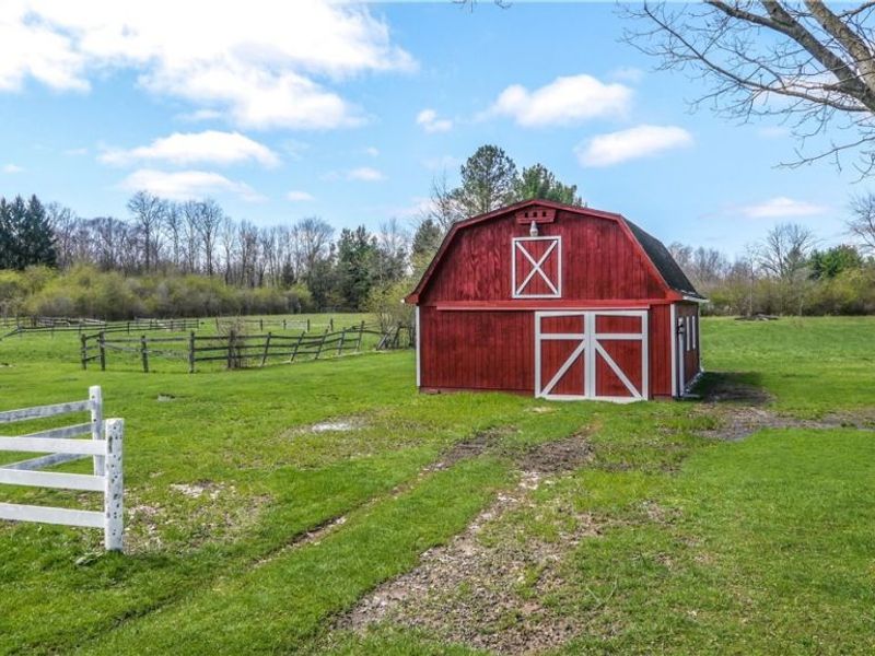 16130 Lucky Bell Lane, Newbury, OH 44065 Photo 3