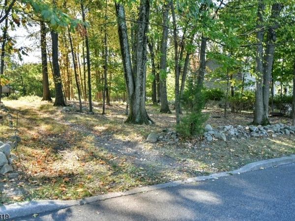 492 Manchester Ave, North Haledon, NJ 07508