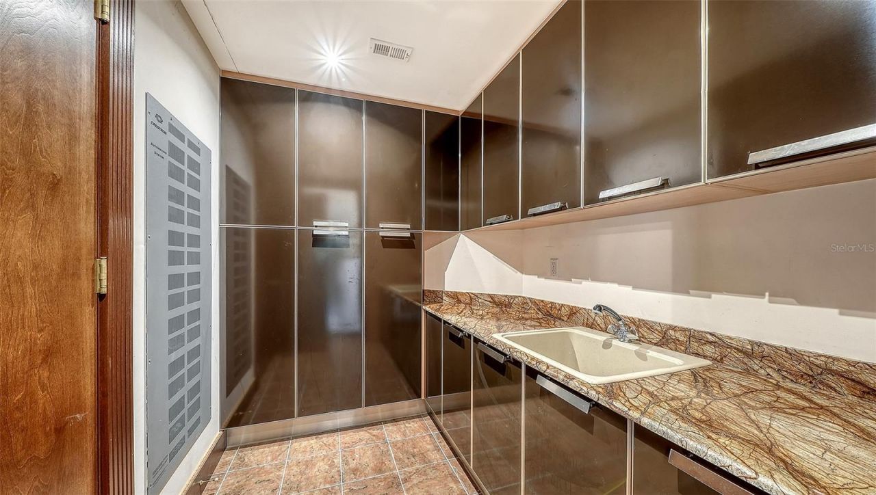 128 Golden Gate Point, Unit 901B, Sarasota, FL 34236 Photo