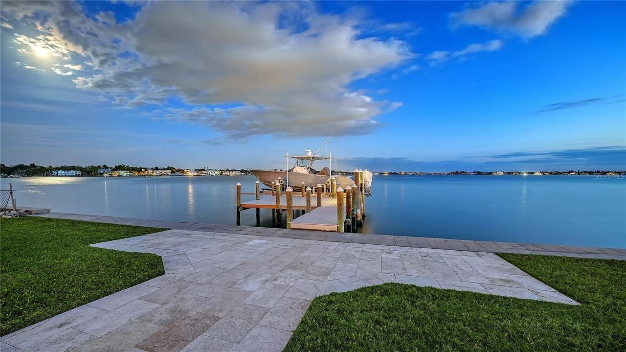 1240 Hillview Drive, Sarasota, FL 34239 Photo