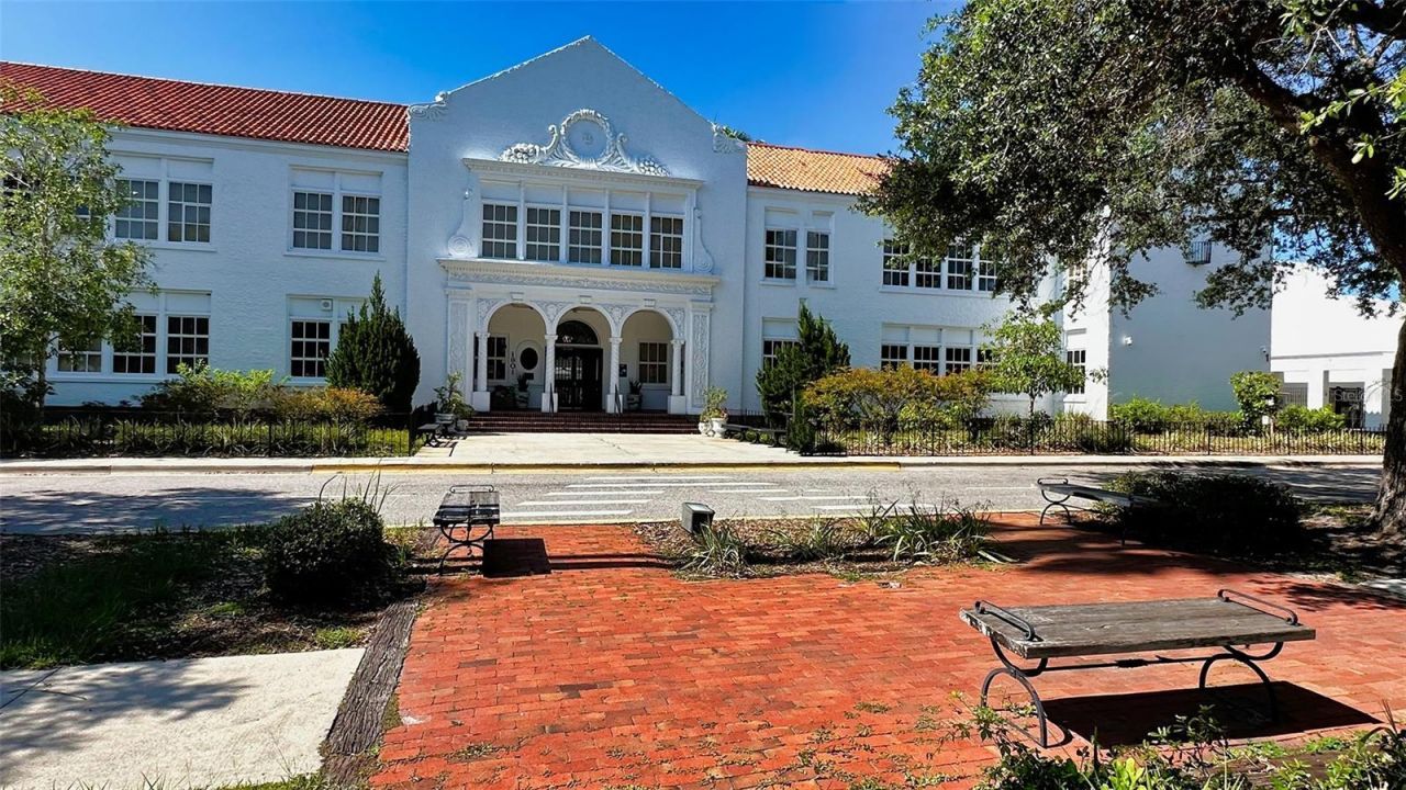 1240 Hillview Drive, Sarasota, FL 34239 Photo