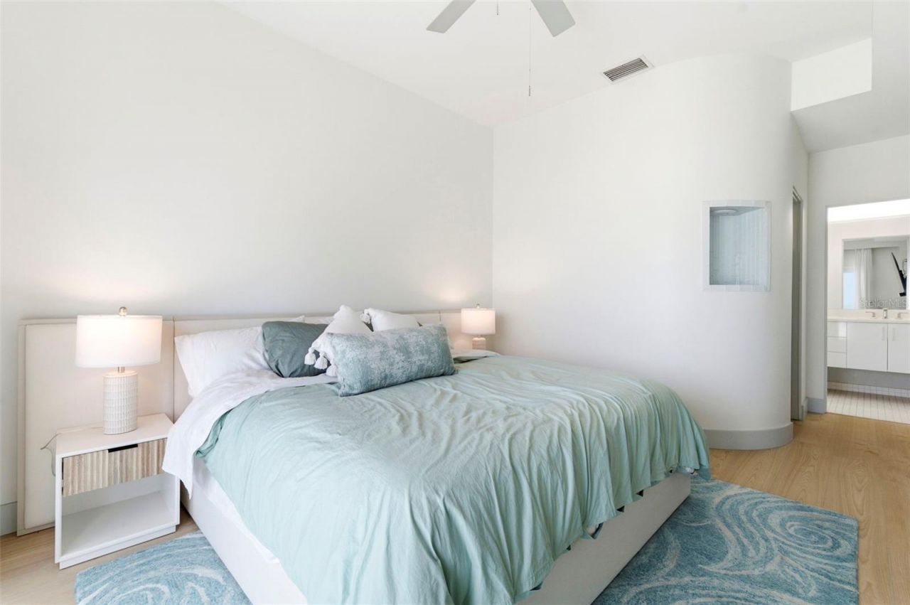 8680 W Gulf Boulevard, Treasure Island, FL 33706 Photo