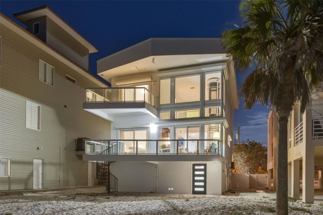 8680 W Gulf Boulevard, Treasure Island, FL 33706 Photo