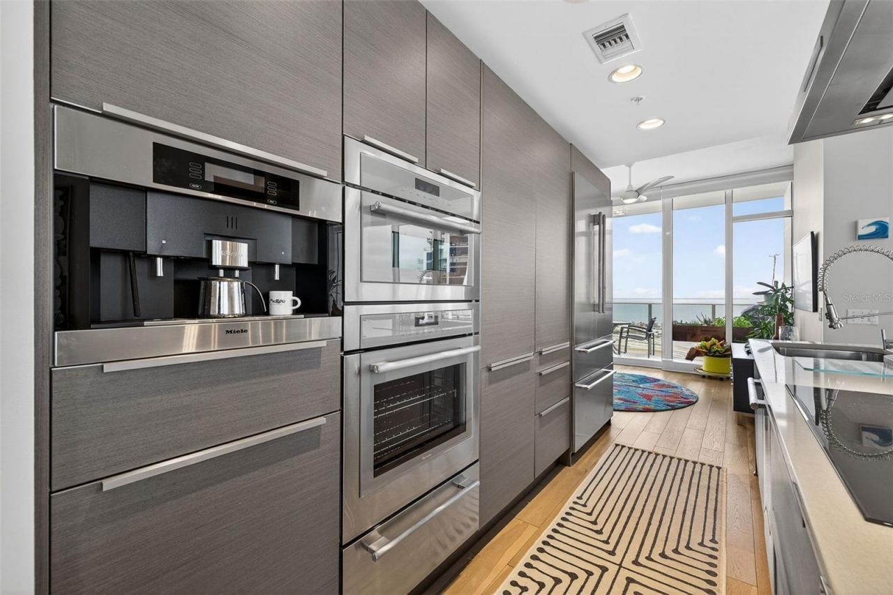 175 1st Street S, Unit 3102, Saint Petersburg, FL 33701 Photo