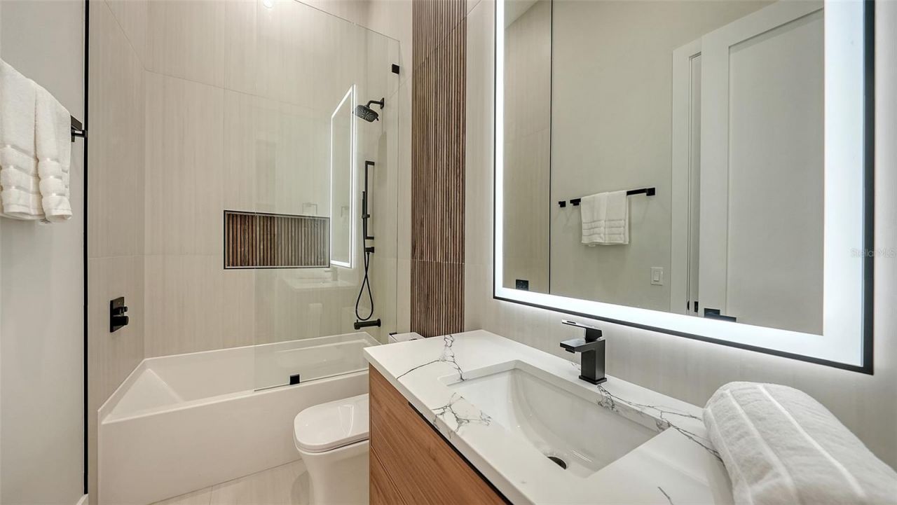 413 Island Circle, Sarasota, FL 34242 Photo