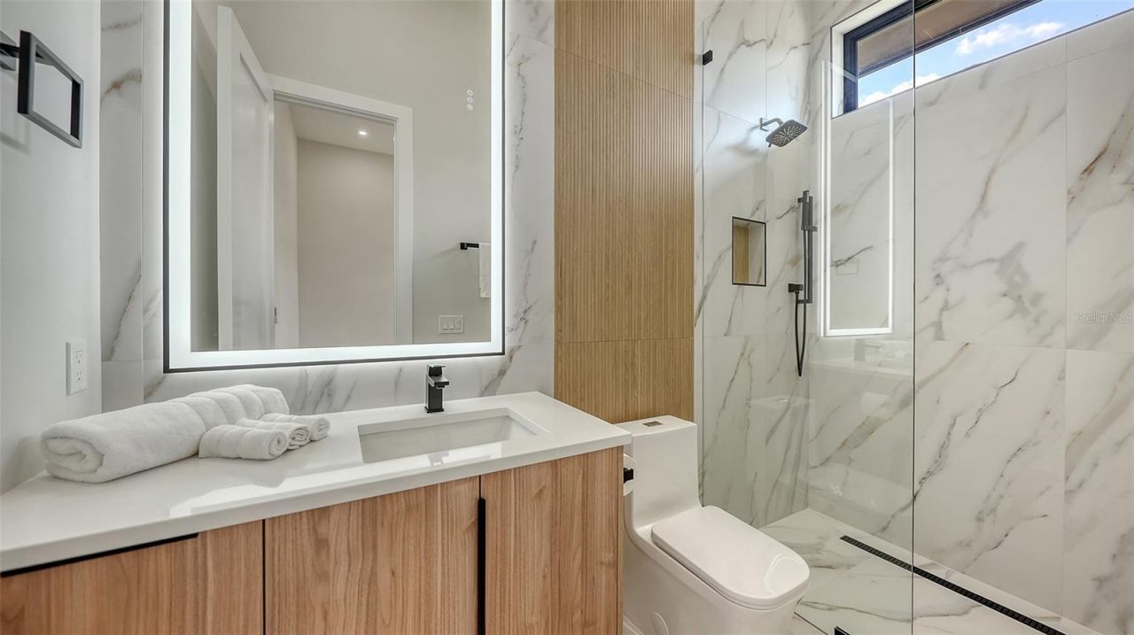 413 Island Circle, Sarasota, FL 34242 Photo